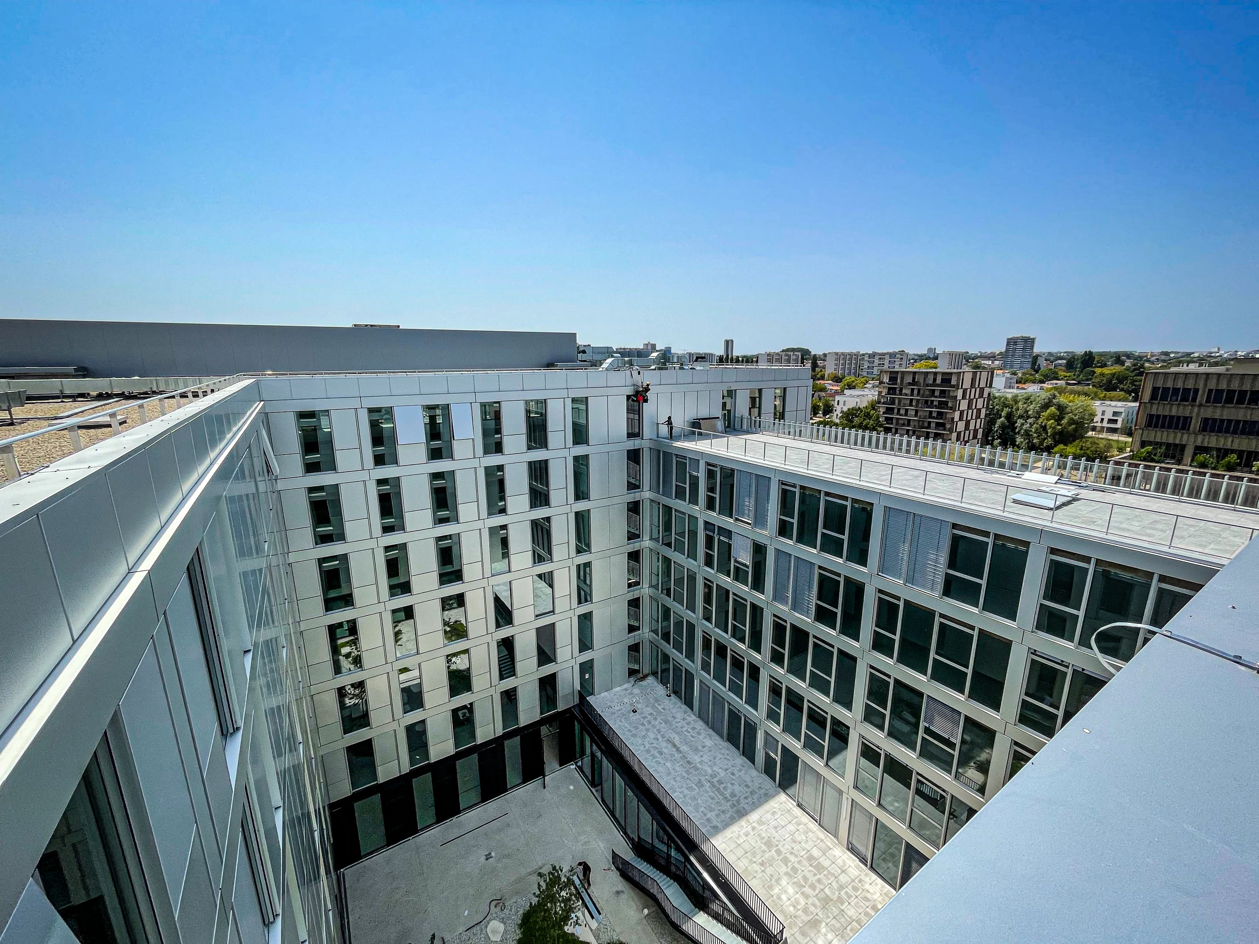 Intervention de cordistes MS Access pour à quelques joints près chez COBAREC à Bordeaux (bâtiment) – 1